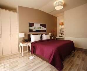 Suite Grand, 3 habitaciones | 1 dormitorio, ropa de cama de alta calidad, minibar y caja fuerte