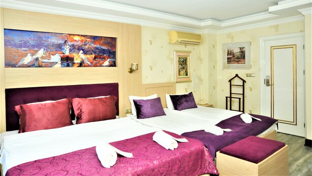 Quadruple Room | Egyptian cotton sheets, premium bedding, memory foam beds, minibar - Sarajevo Hotel (Istanbul)