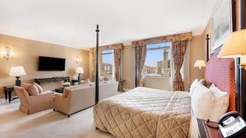 Hypo-allergenic bedding, in-room safe, desk, blackout drapes