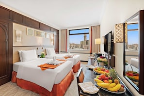 Deluxe Twin Room (Haram View) | Hypo-allergenic bedding, in-room safe, desk, blackout drapes