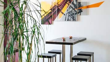 Frukostbuffé varje dag (EUR 13 per person)