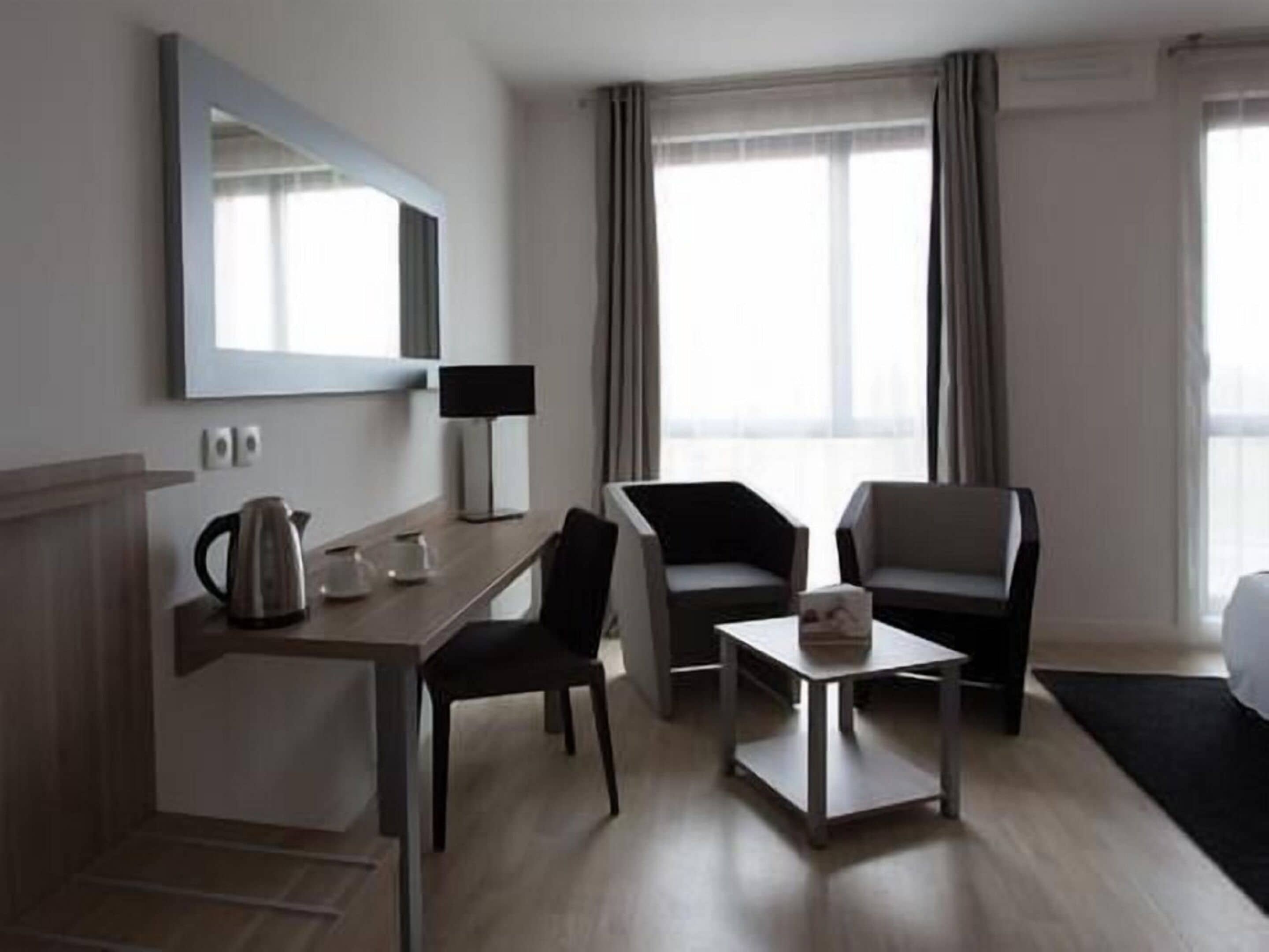 Literie de qualité supérieure, coffres-forts dans les chambres, bureau