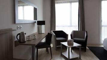 Premium bedding, in-room safe, desk, laptop workspace