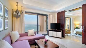 Surmatelas, minibar, coffres-forts dans les chambres, bureau