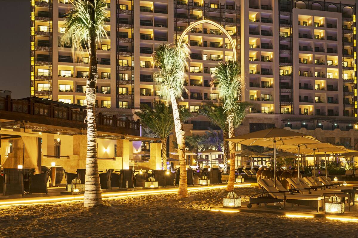 4 restaurants, breakfast, lunch, dinner served; barbecue