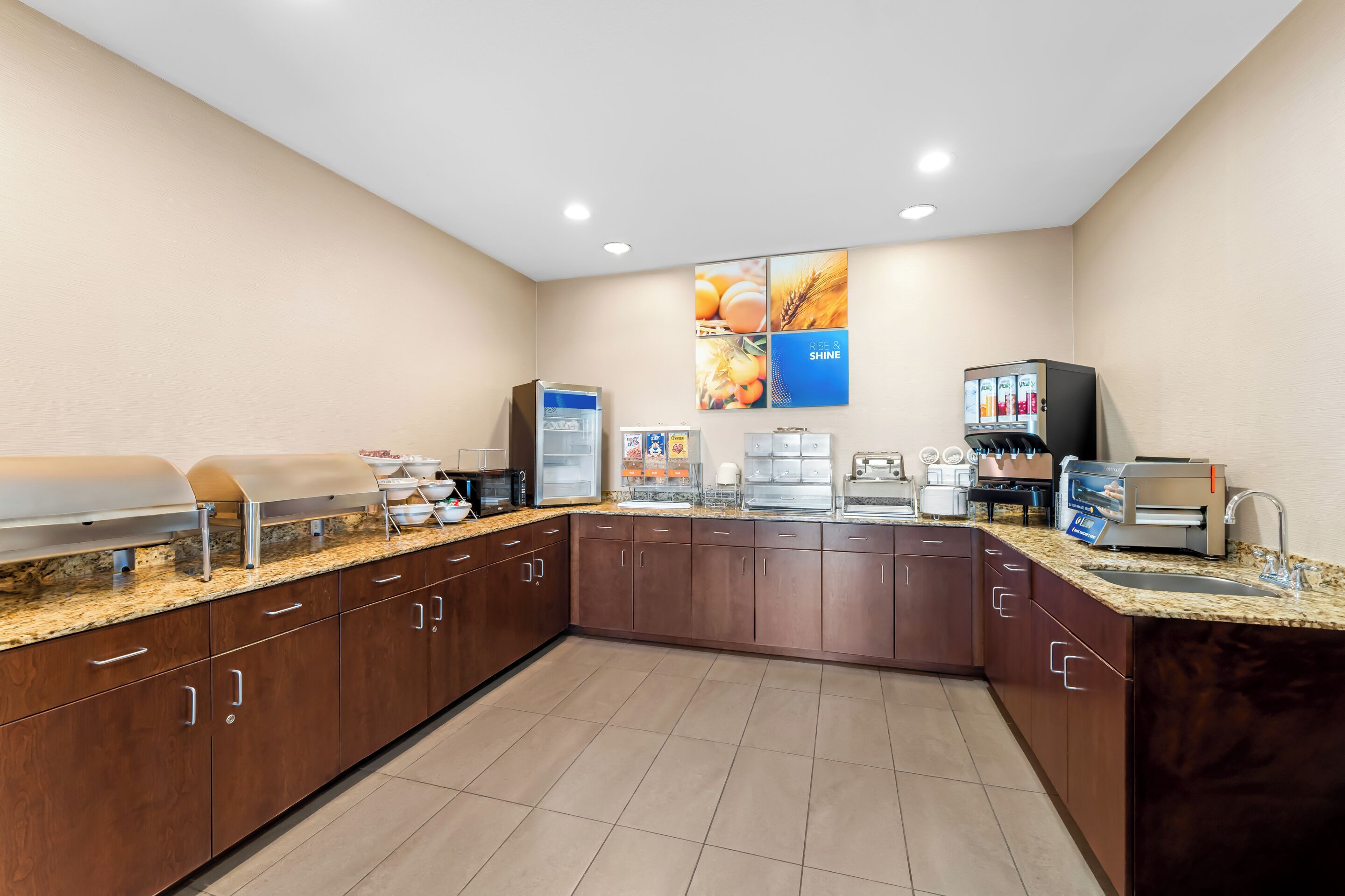 free daily continental breakfast