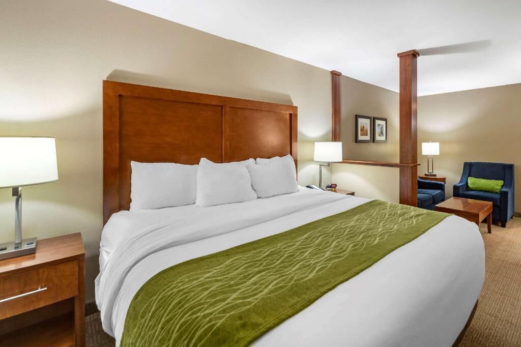 Premium bedding, pillow-top beds, in-room safe, desk