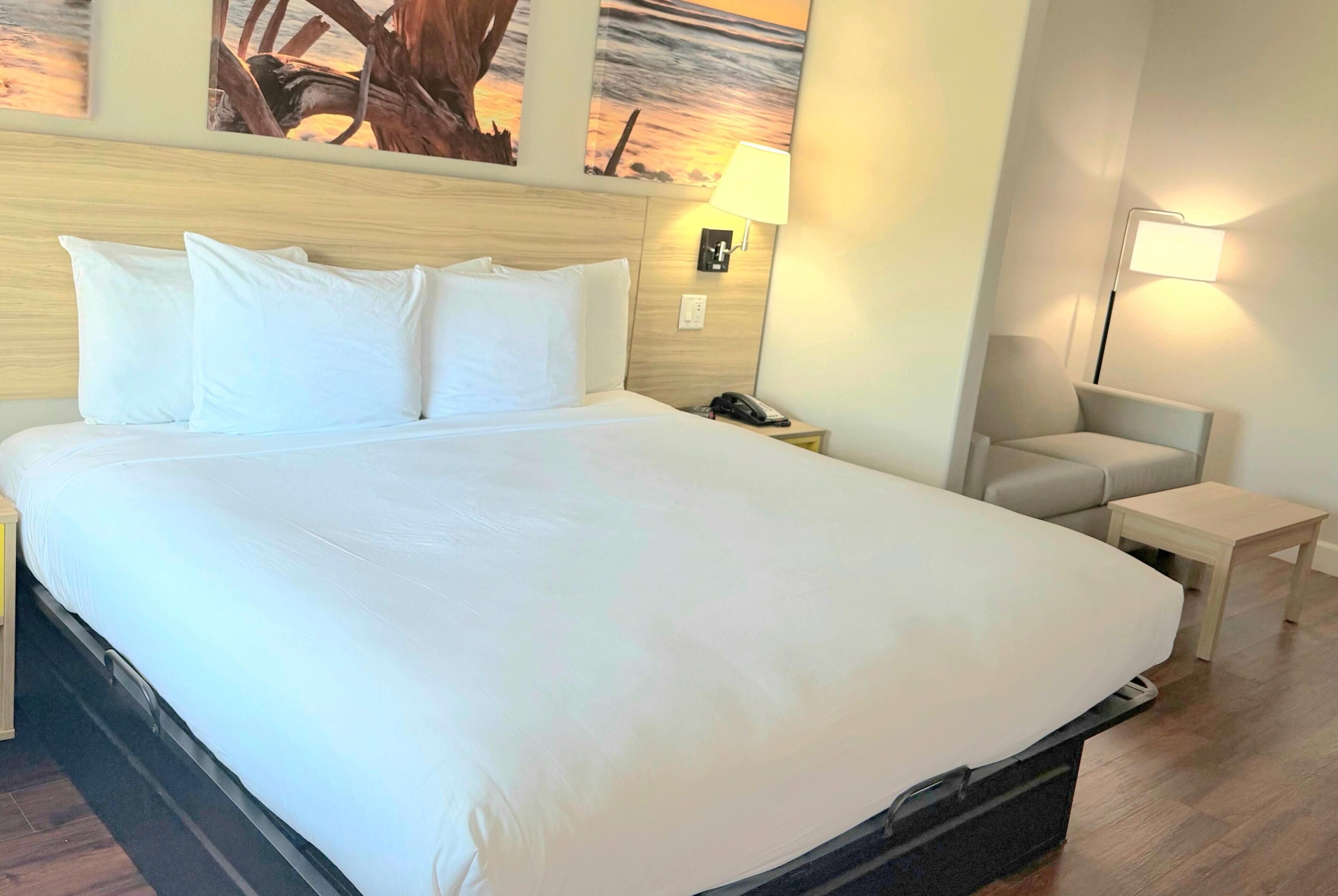 Photo - Days Inn & Suites by Wyndham Galveston West/Seawall