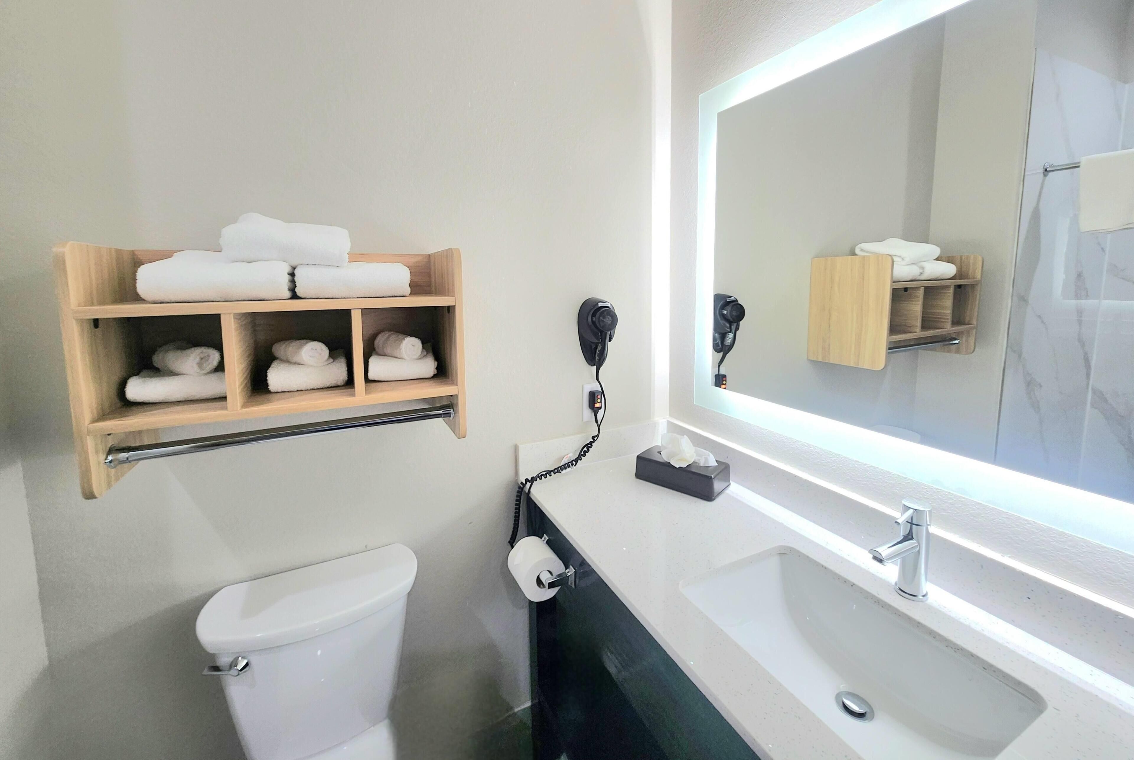Photo - Days Inn & Suites by Wyndham Galveston West/Seawall