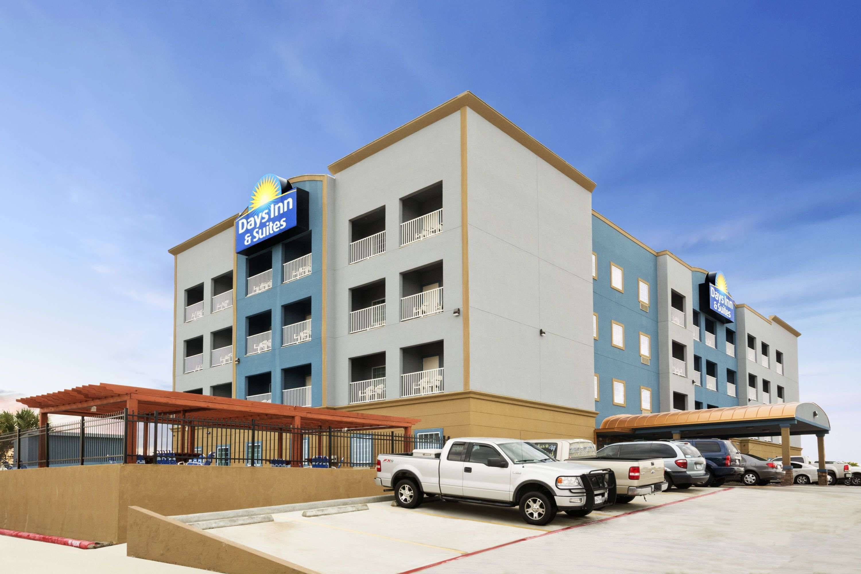 Photo - Days Inn & Suites by Wyndham Galveston West/Seawall