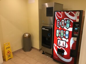 Máy bán hàng tự động