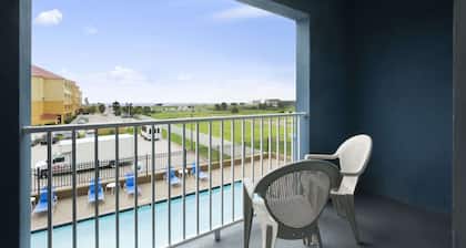 Days Inn & Suites by Wyndham Galveston West/Seawall