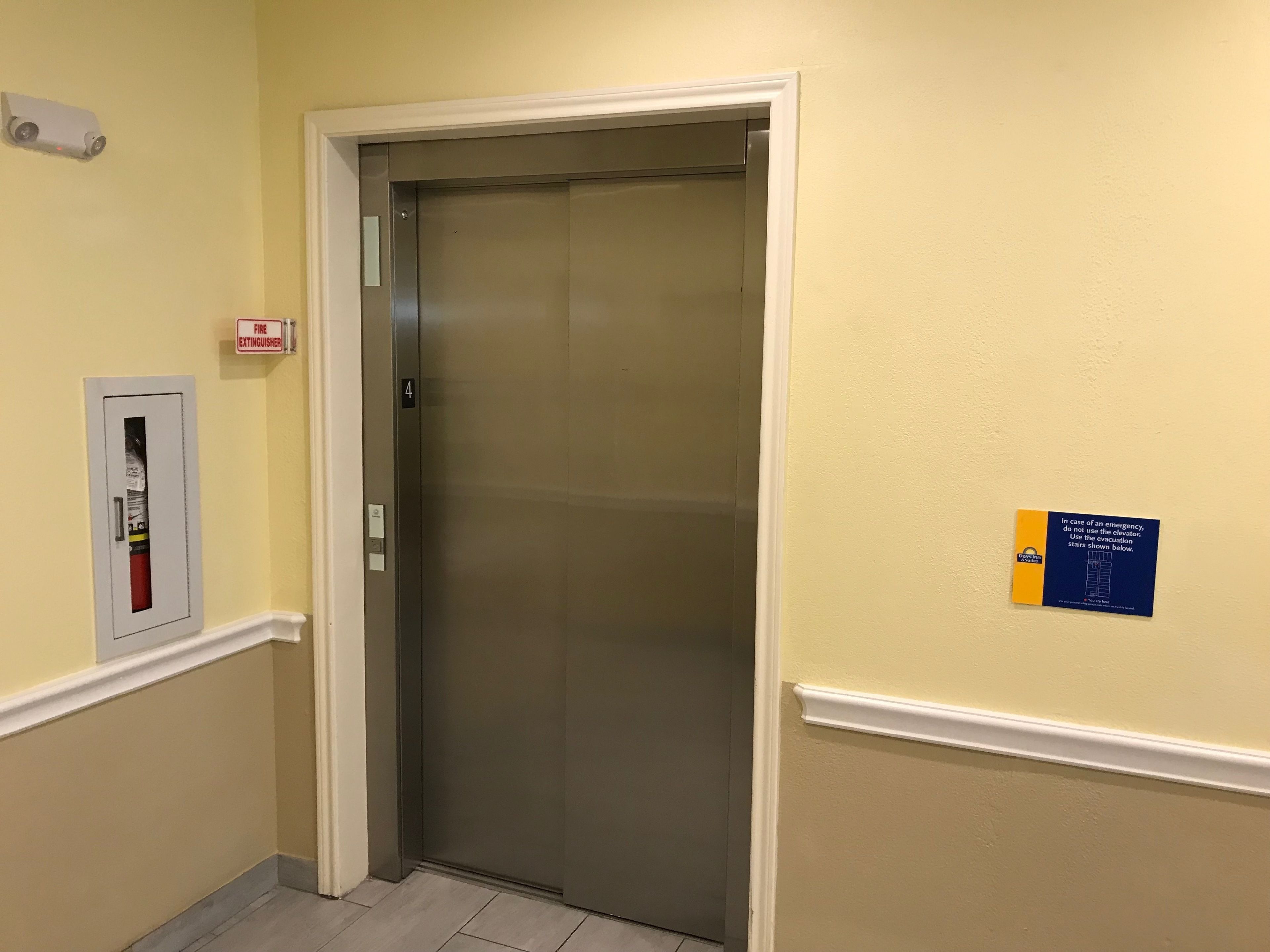 Photo - Days Inn & Suites by Wyndham Galveston West/Seawall