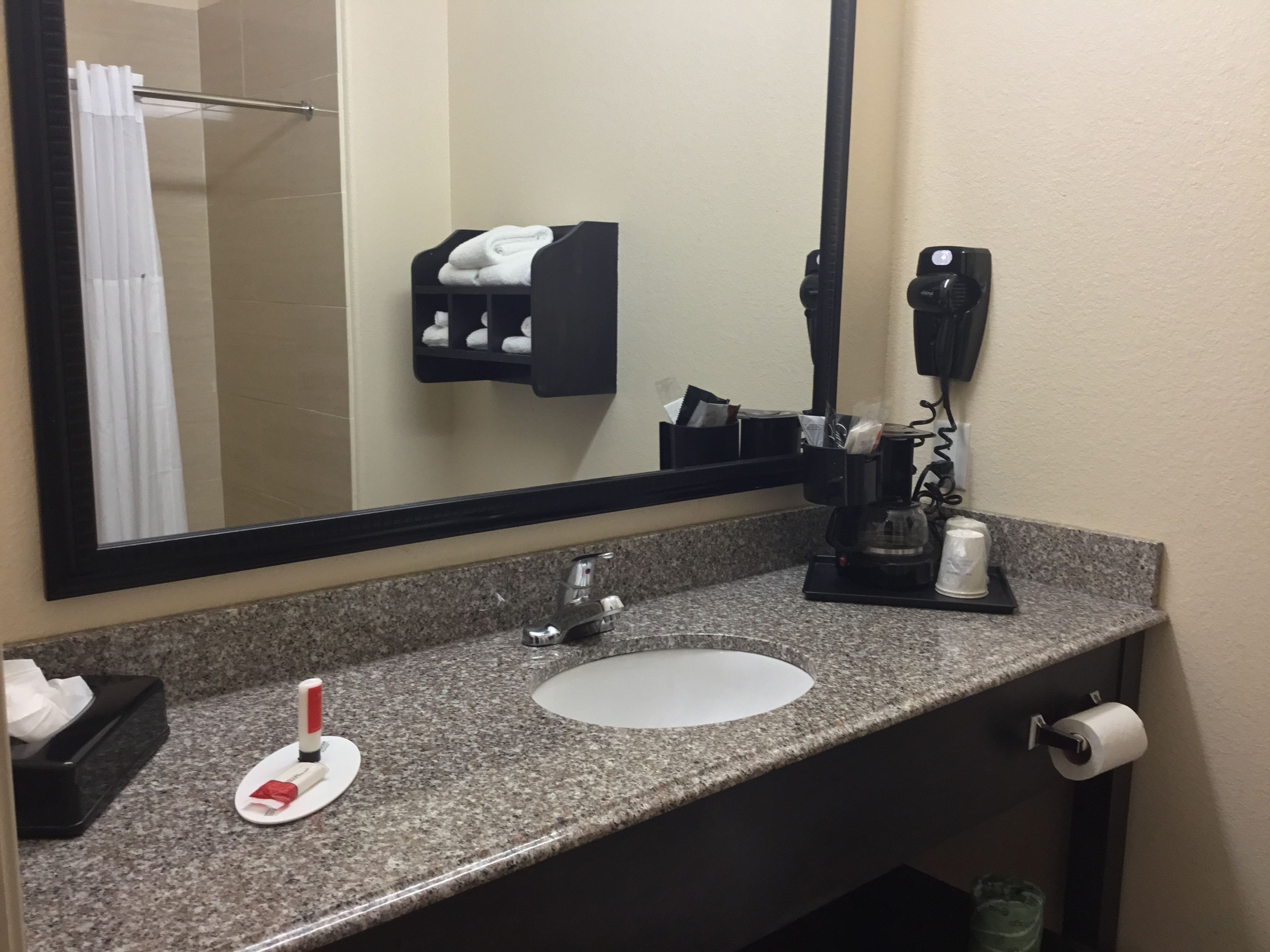 Photo - Days Inn & Suites by Wyndham Galveston West/Seawall