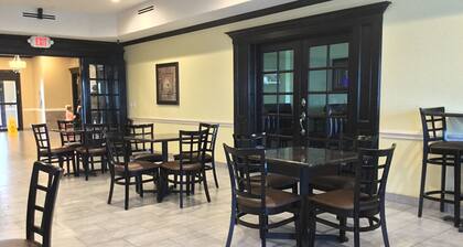 Days Inn & Suites by Wyndham Galveston West/Seawall