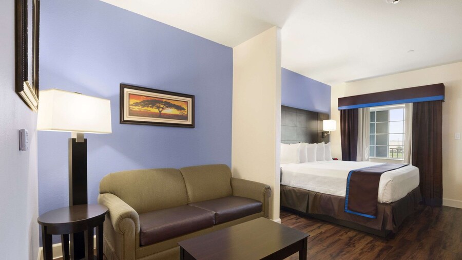 Days Inn & Suites by Wyndham Galveston West/Seawall