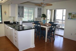 Apartment, 2 Bedrooms (Savanah Bay) | In-room dining