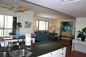 Private kitchen - Edgewater Inn (Fort Myers Beach)