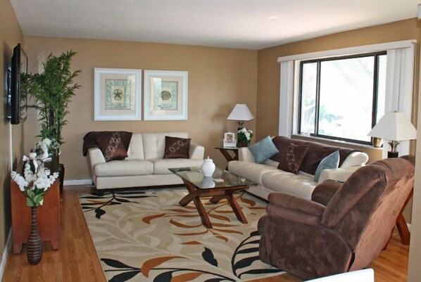 Apartment, 2 Bedrooms (Marina Bay) | Living area | Flat-screen TV, DVD player