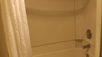 Combined shower/tub, towels, soap, shampoo