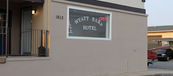 Wyatt Earp Hotel