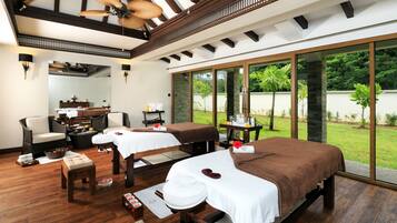 Couples treatment rooms, sauna, hot tub, steam room, Turkish bath