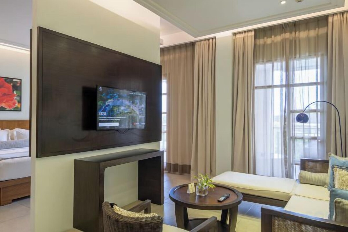 Egyptian cotton sheets, premium bedding, minibar, in-room safe