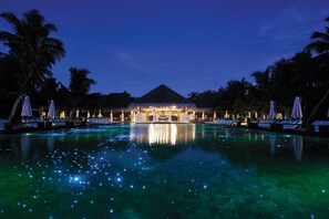 Outdoor pool, free cabanas, pool umbrellas - Ayada Maldives (Maguhdhuvaa)