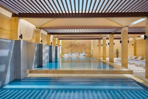 2 outdoor pools