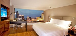 ميني بار وخزنة داخل الغرفة ومكواة/لوح كي وواي فاي مجانًا