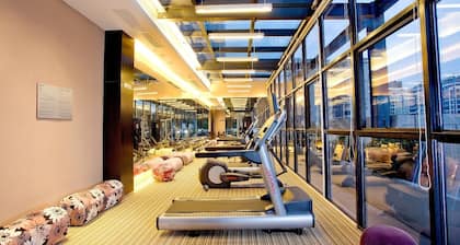 Yuzhou Camelon Hotel