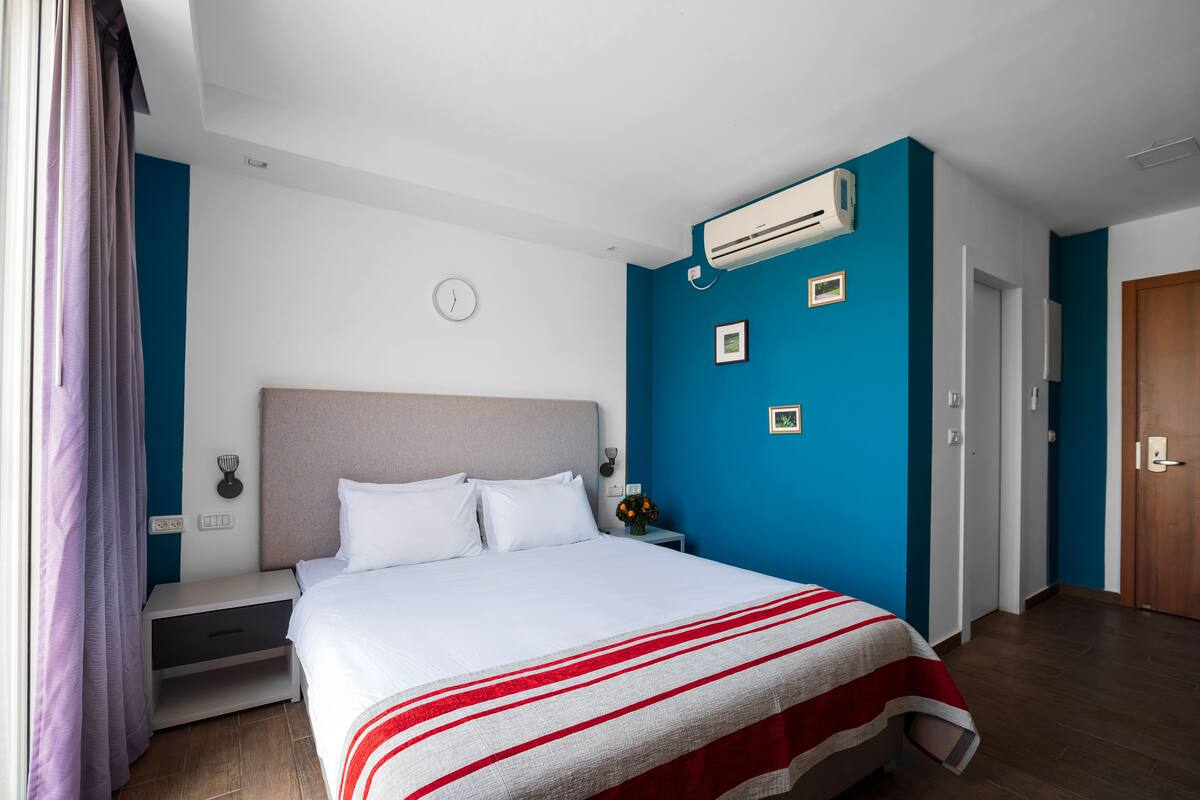Premium-Doppelzimmer, Kochnische | Minibar, Zimmersafe, Schreibtisch, Verdunkelungsvorhänge