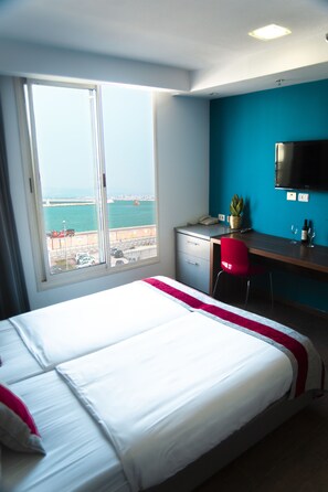 City Double Room, Kitchenette | Minibar, in-room safe, desk, blackout curtains