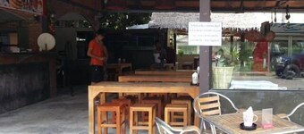 Wok & The Much Rooms - Hostel