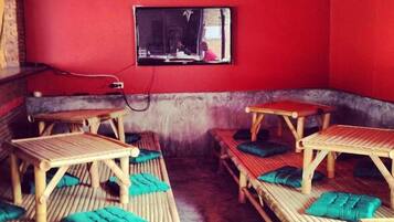 Der serveres morgenmad, frokost, aftensmad og internationale retter