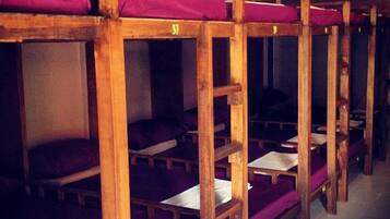 Bed in 24-Bed Mixed Dormitory Aircon Room | Gratis Wi-Fi