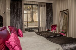 Bettwäsche aus ägyptischer Baumwolle, Minibar, Zimmersafe, Schreibtisch