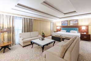 Minibar, in-room safe, blackout curtains, iron/ironing board - Al Aqeeq Hotel Madinah ex. Millennium (Madinah)