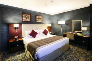 Executive King Bed Room | Minibar, in-room safe, blackout drapes, iron/ironing board - Al Aqeeq Hotel Madinah ex. Millennium (Madinah)