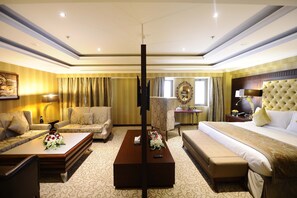 Ohud Suite | Minibar, in-room safe, blackout drapes, iron/ironing board - Al Aqeeq Hotel Madinah ex. Millennium (Madinah)