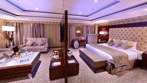 Minibar, in-room safe, blackout curtains - Al Aqeeq Hotel Madinah ex. Millennium (Madinah)