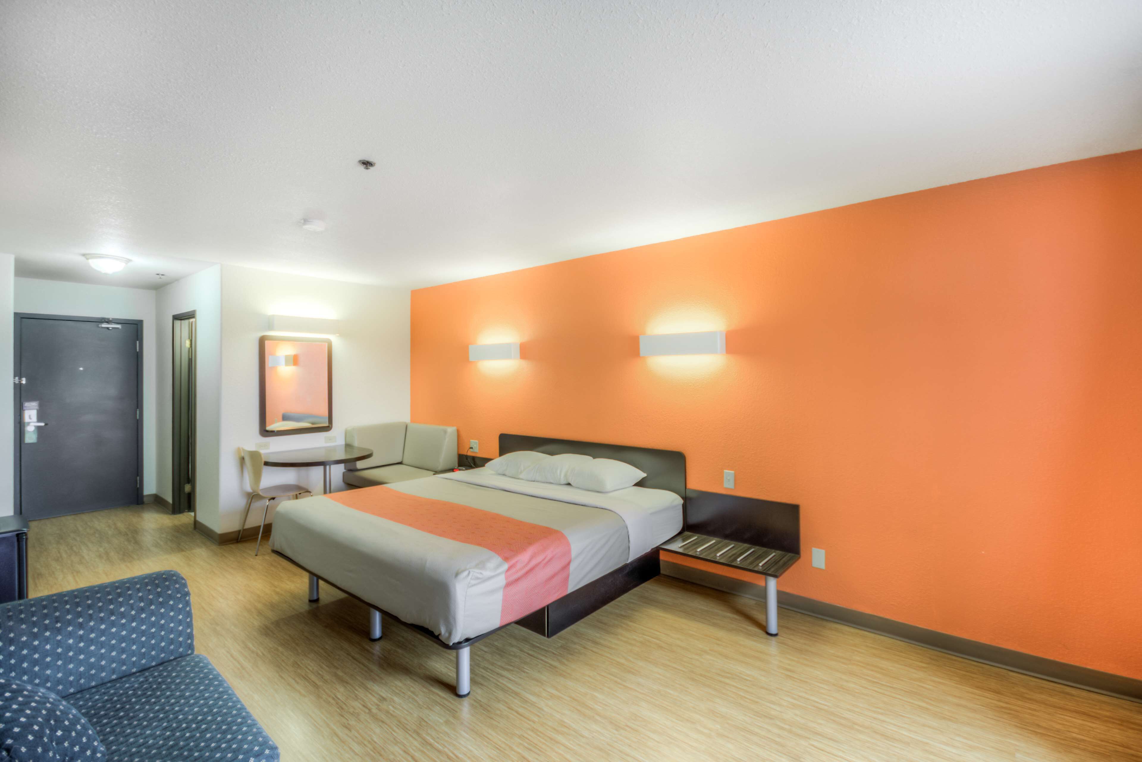 書桌、手提電腦工作空間、免費嬰兒床、摺床/加床 (收費)