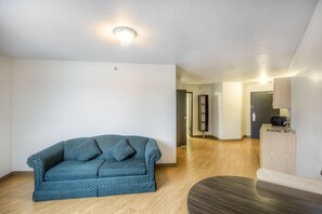 Suite Deluxe, 1 llit de matrimoni, no fumadors, banyera d'hidromassatge | Escriptori, espai de treball apte per a portàtils i bressols gratuïts 