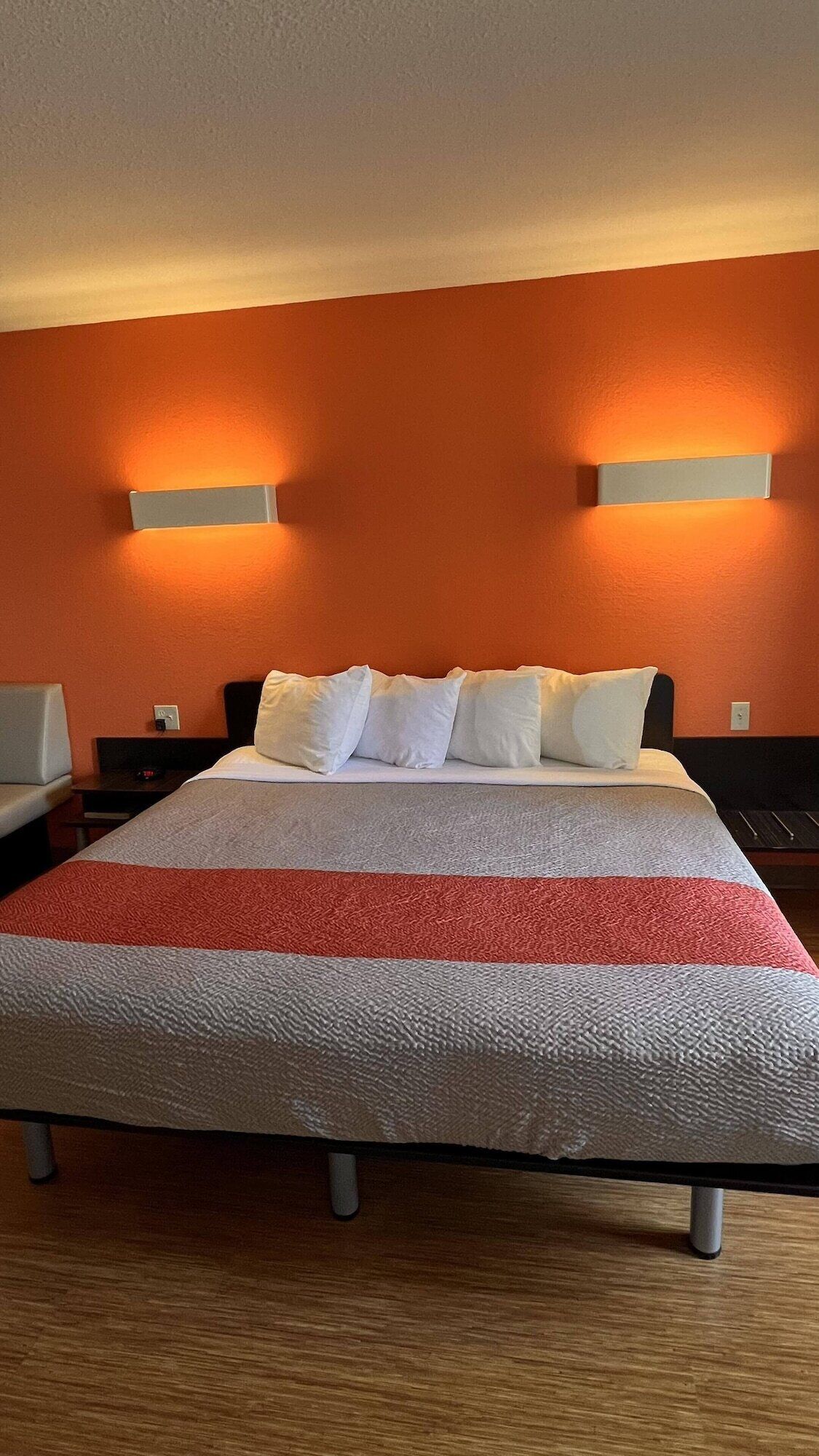 書桌、手提電腦工作空間、免費嬰兒床、摺床/加床 (收費)