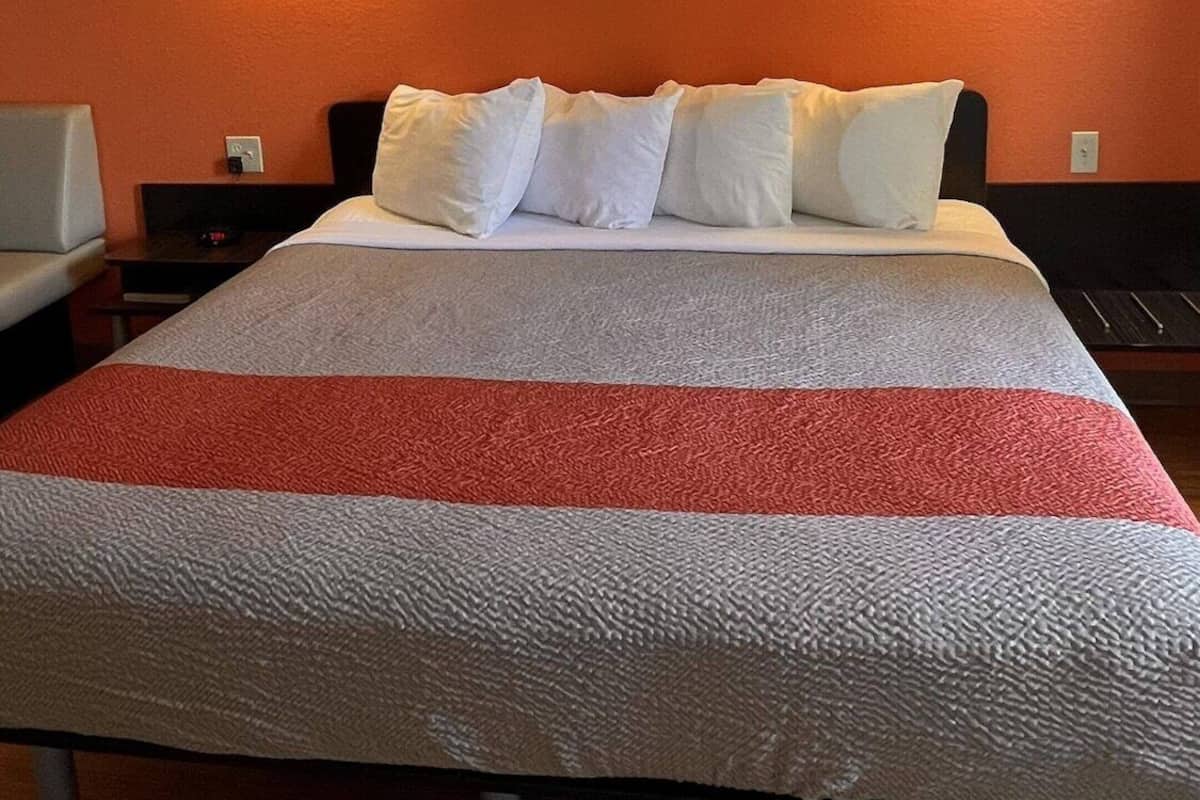 書桌、手提電腦工作空間、免費嬰兒床、摺床/加床 (收費)