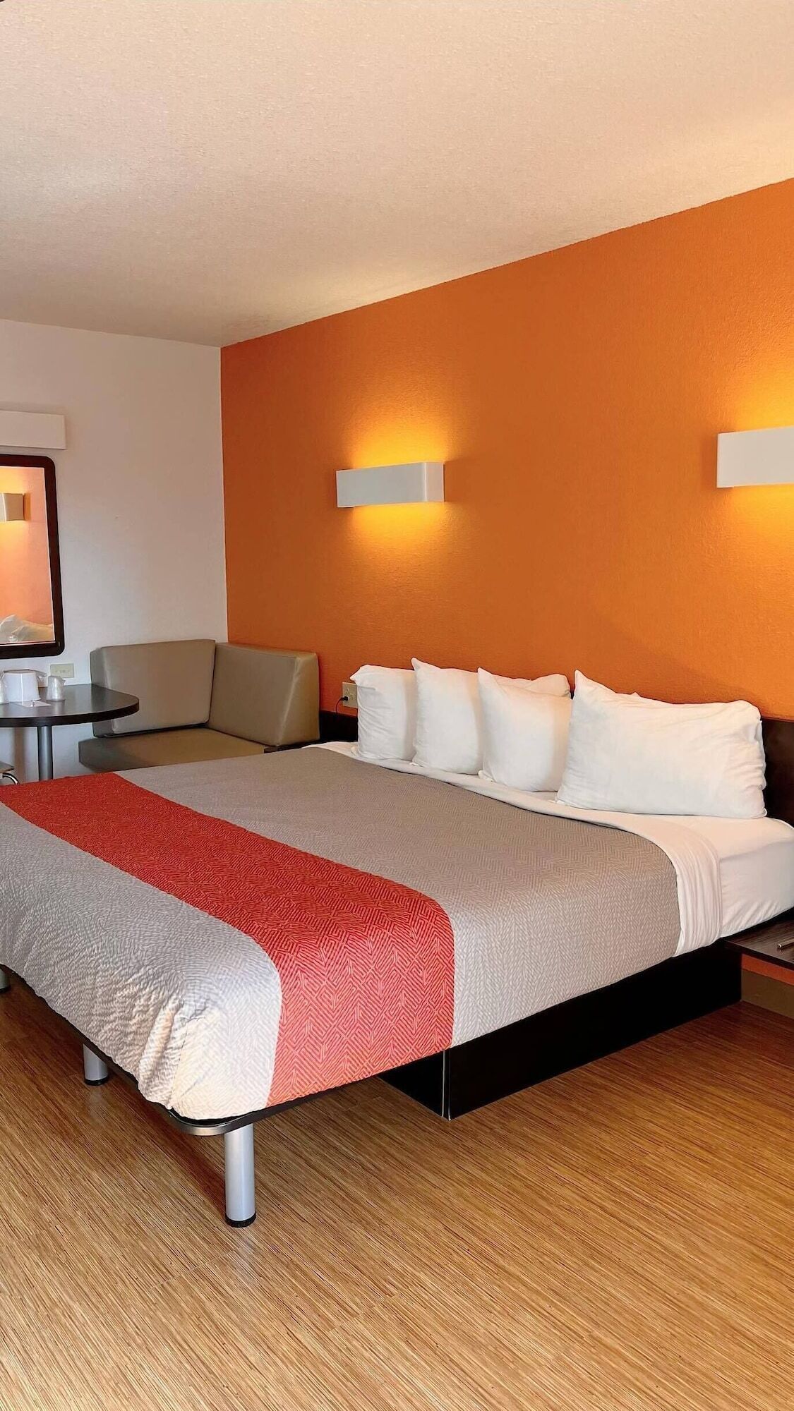 書桌、手提電腦工作空間、免費嬰兒床、摺床/加床 (收費)