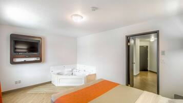 Deluxe Suite, 1 Queen Bed, Non Smoking, Hot Tub | Desk, laptop workspace, free cribs/infant beds, rollaway beds