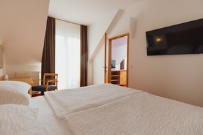 Suite, 1 letto king, non fumatori | Minibar, una cassaforte in camera, una scrivania