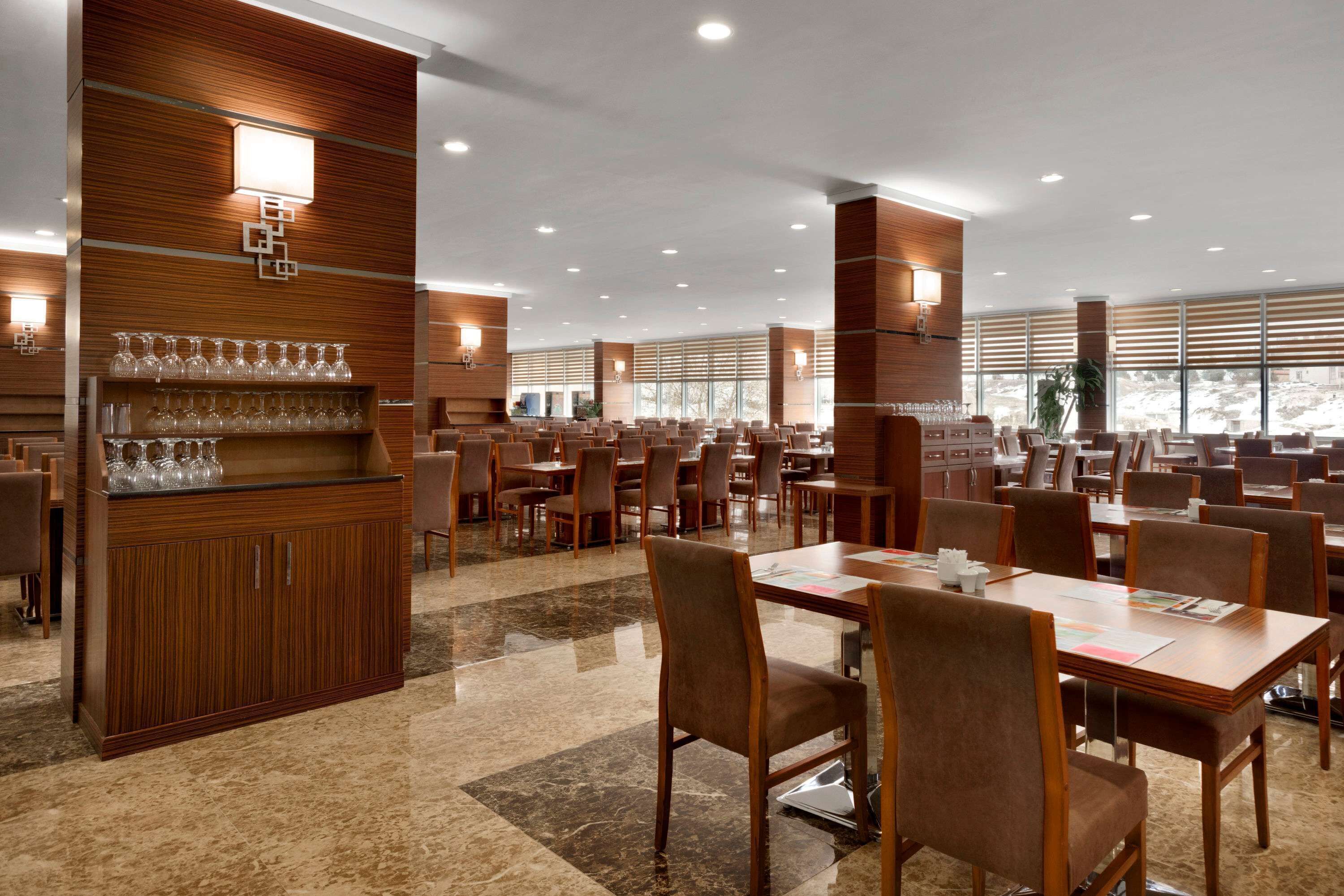 daily buffet breakfast (try 500 per person)