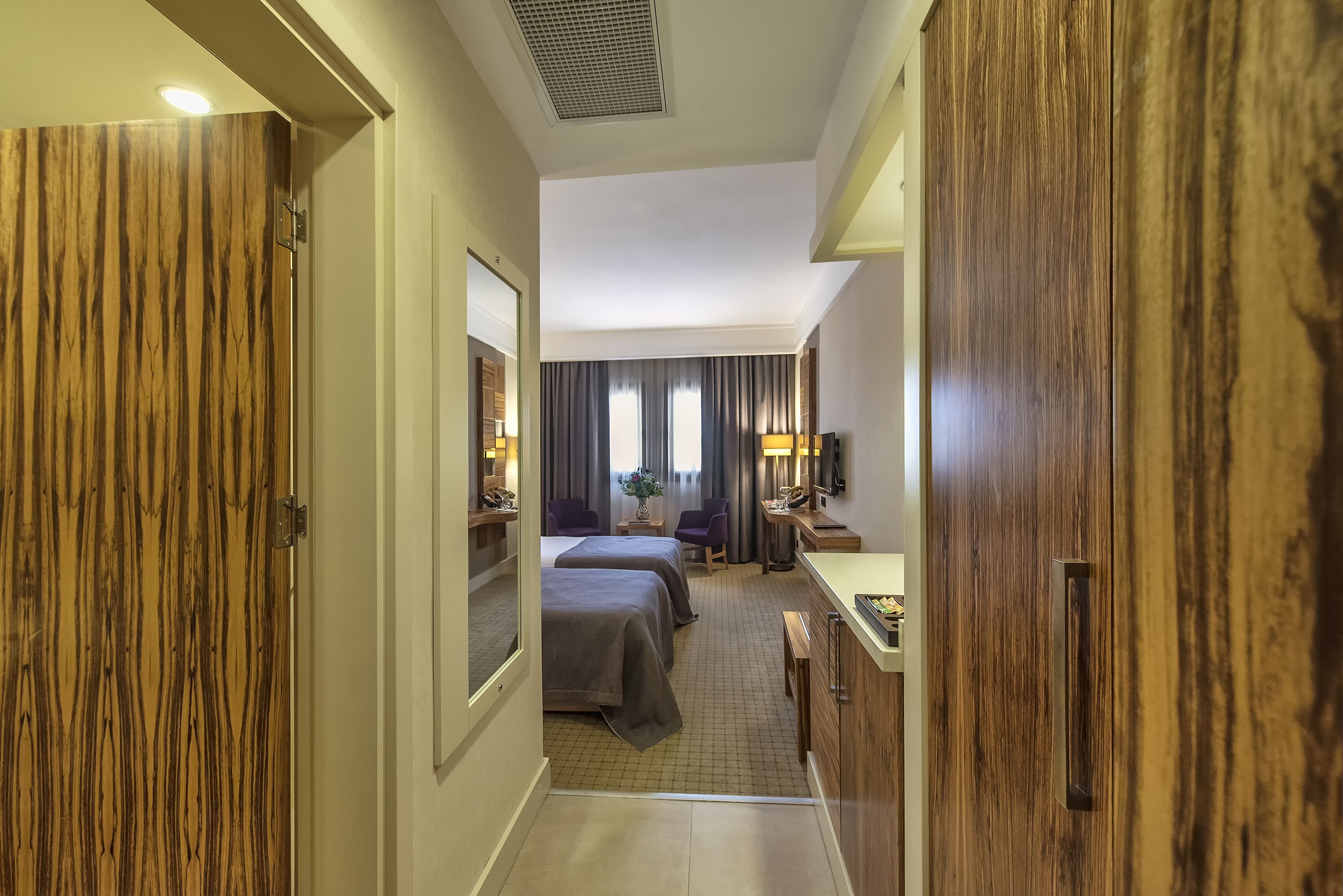 premium bedding, in-room safe, desk, laptop workspace